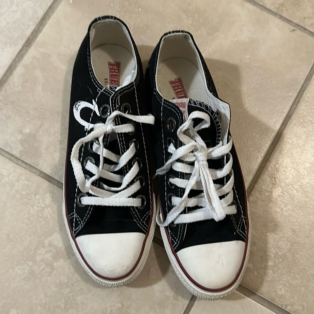 True Religion Black Canvas Low Top Sneakers Size 9